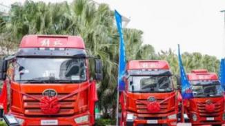 2025产品大年！解放港运产品率先亮剑  ——J6L排半、J6L大排半、J6V SMART“三箭齐发”