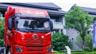 天涯咫尺间的传承与守望： 从“隔窗鸣笛”看解放青汽的硬核温情与央企担当
